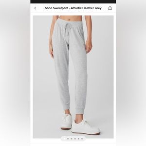 Alo Yoga Women’s SoHo Sweatpant size M
